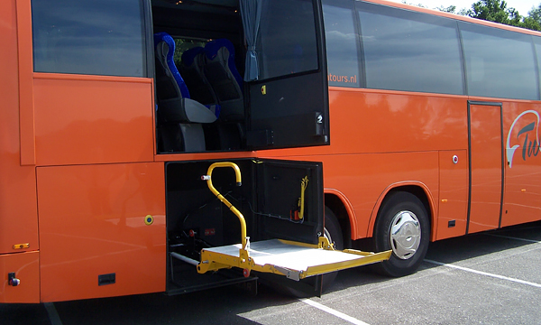 twintours-rolstoelbus-touringcar-03